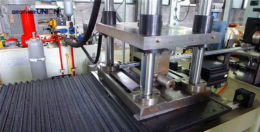 Система летающих сдвигов в рулонской формовочной машине