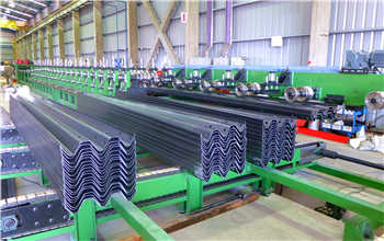 Машины для формования рулонов для ограждений на шоссе