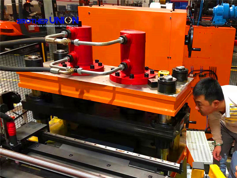 Roll Forming Machine_Brother Matchinery Machinery _adjust Сварочная машина